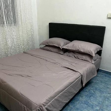Manjung Modern + Cozy Terrace Home Лумут Экстерьер фото