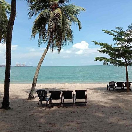 Manjung Modern + Cozy Terrace Home Лумут Экстерьер фото