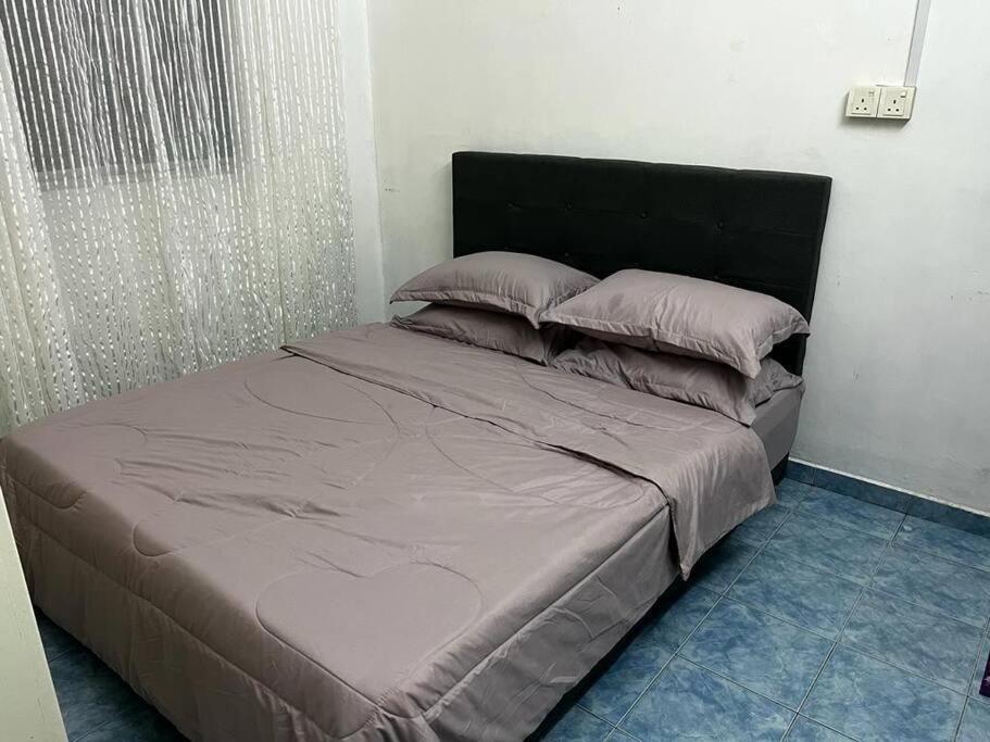 Manjung Modern + Cozy Terrace Home Лумут Экстерьер фото