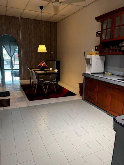 Manjung Modern + Cozy Terrace Home Лумут Экстерьер фото