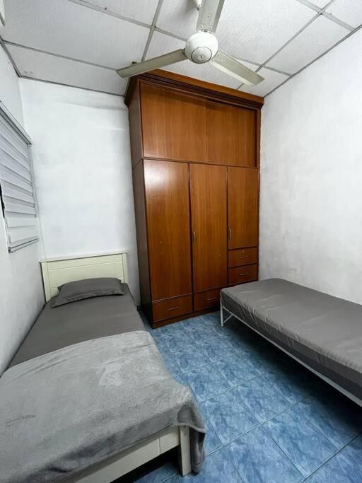 Manjung Modern + Cozy Terrace Home Лумут Экстерьер фото
