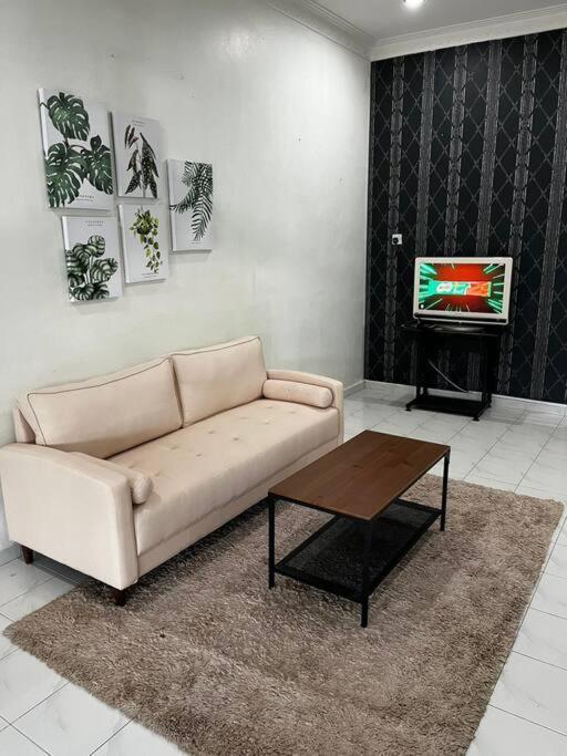 Manjung Modern + Cozy Terrace Home Лумут Экстерьер фото